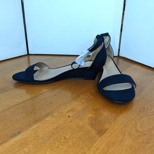 3/$14 NWOT Dream Pairs Ingrid Navy Suede